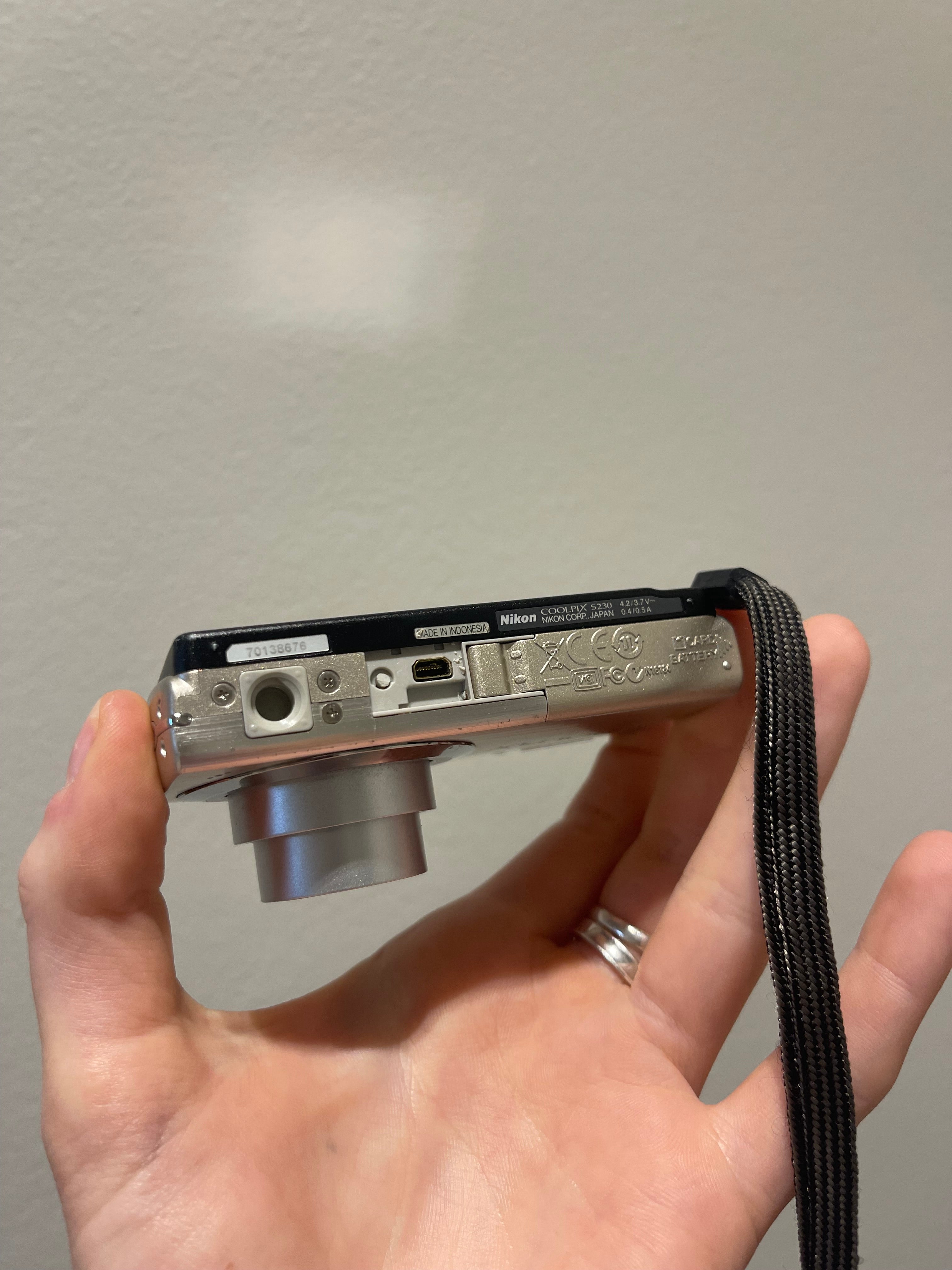 Nikon Coolpix S230 digital camera