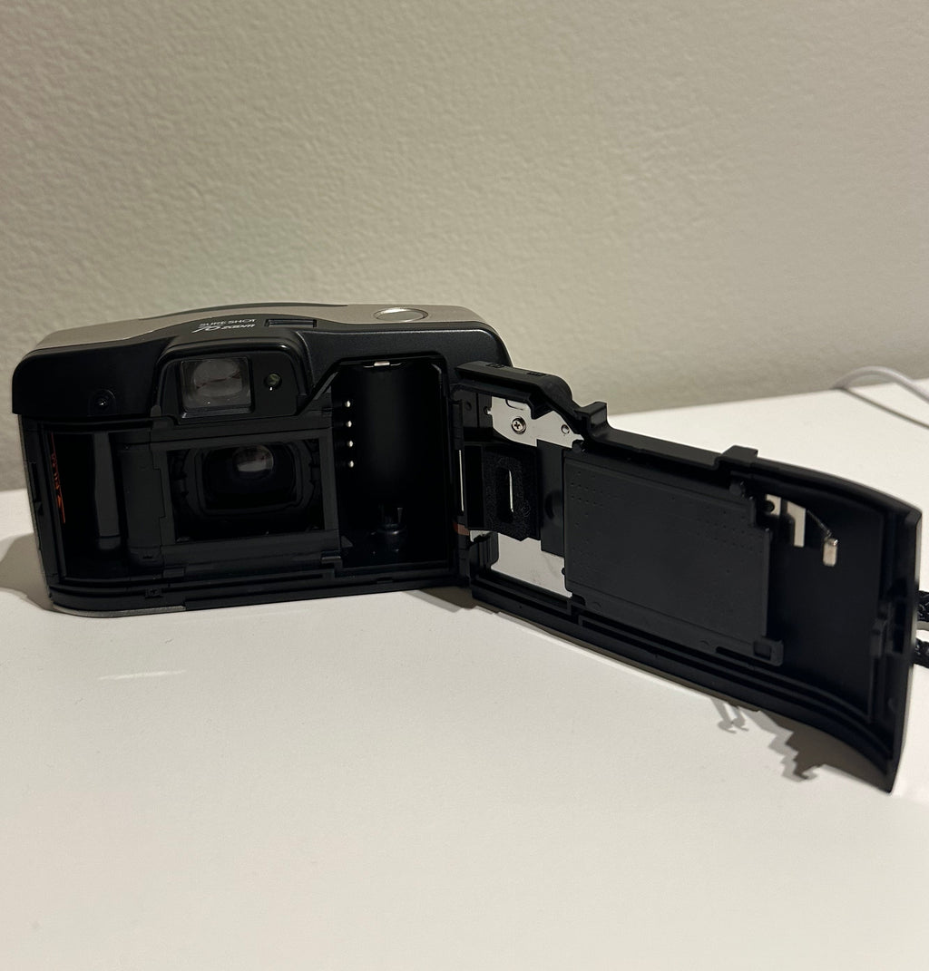 Canon Sure Shot 76 Zoom film camera