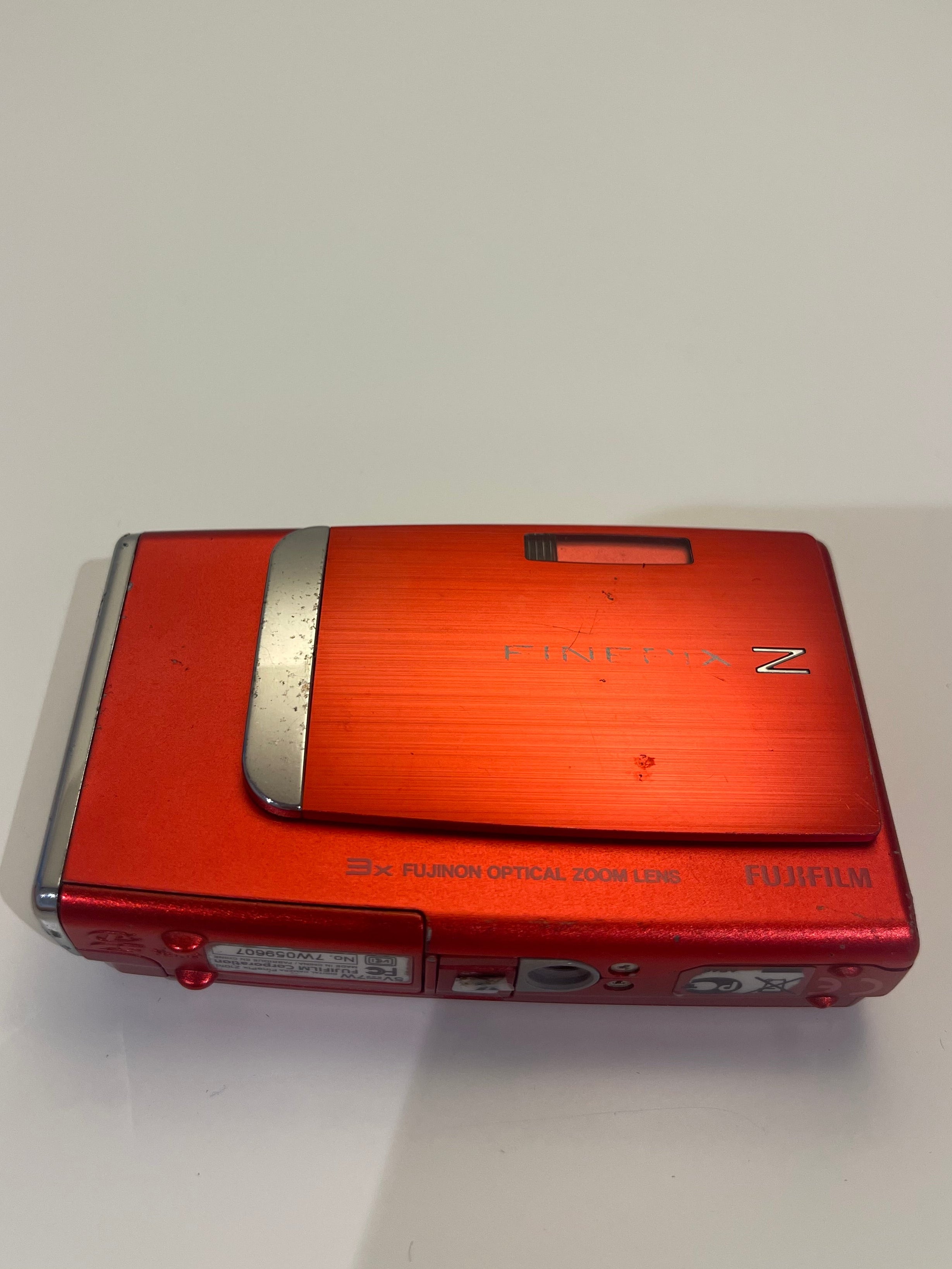 Red Fujifilm FinePix Z10fd