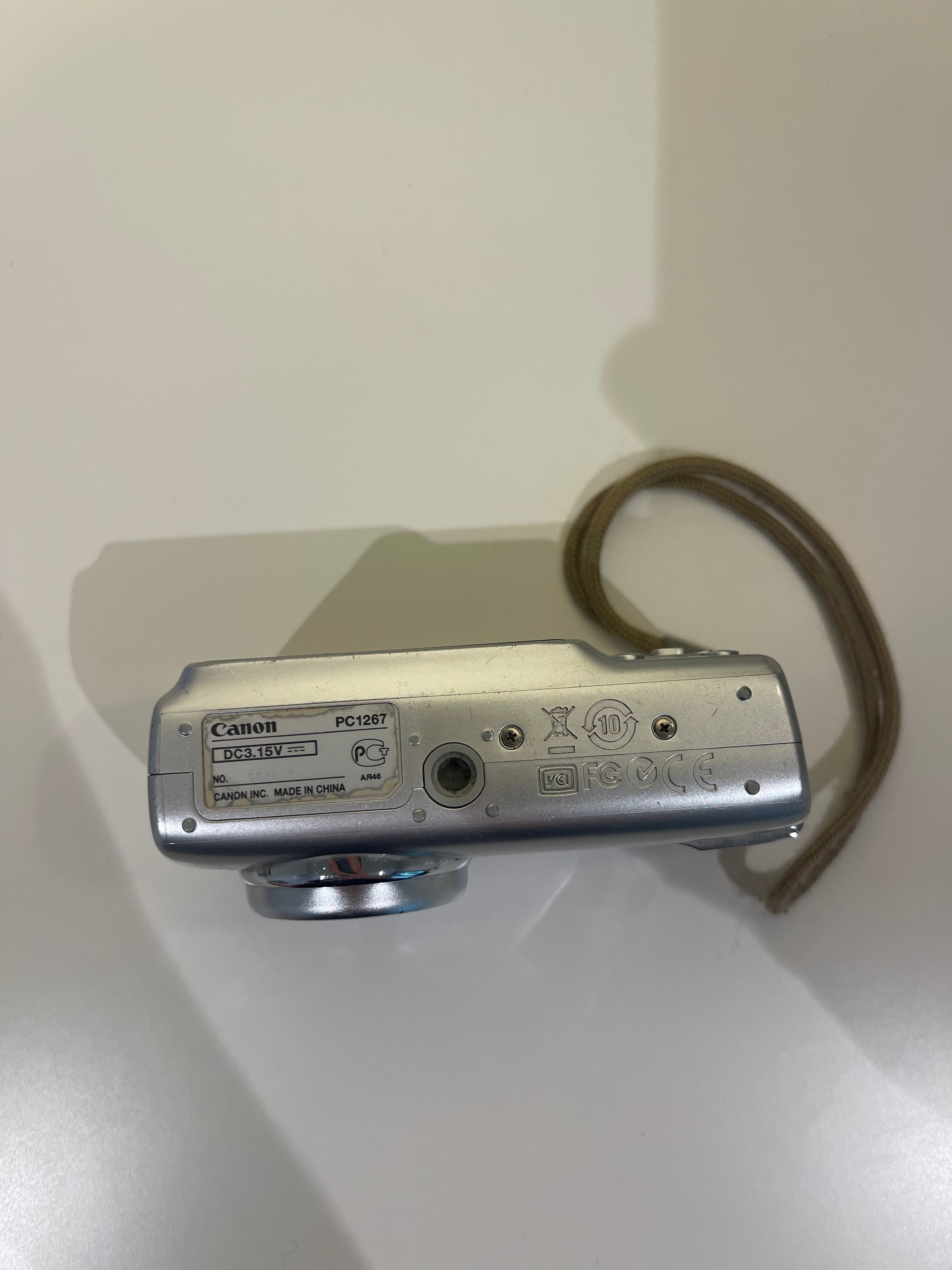 Canon PowerShot A470 シルバー 本体とガイド　おまけあり Canon PowerShot A470 – 7.1 megapixel and 3.4x optical zoom