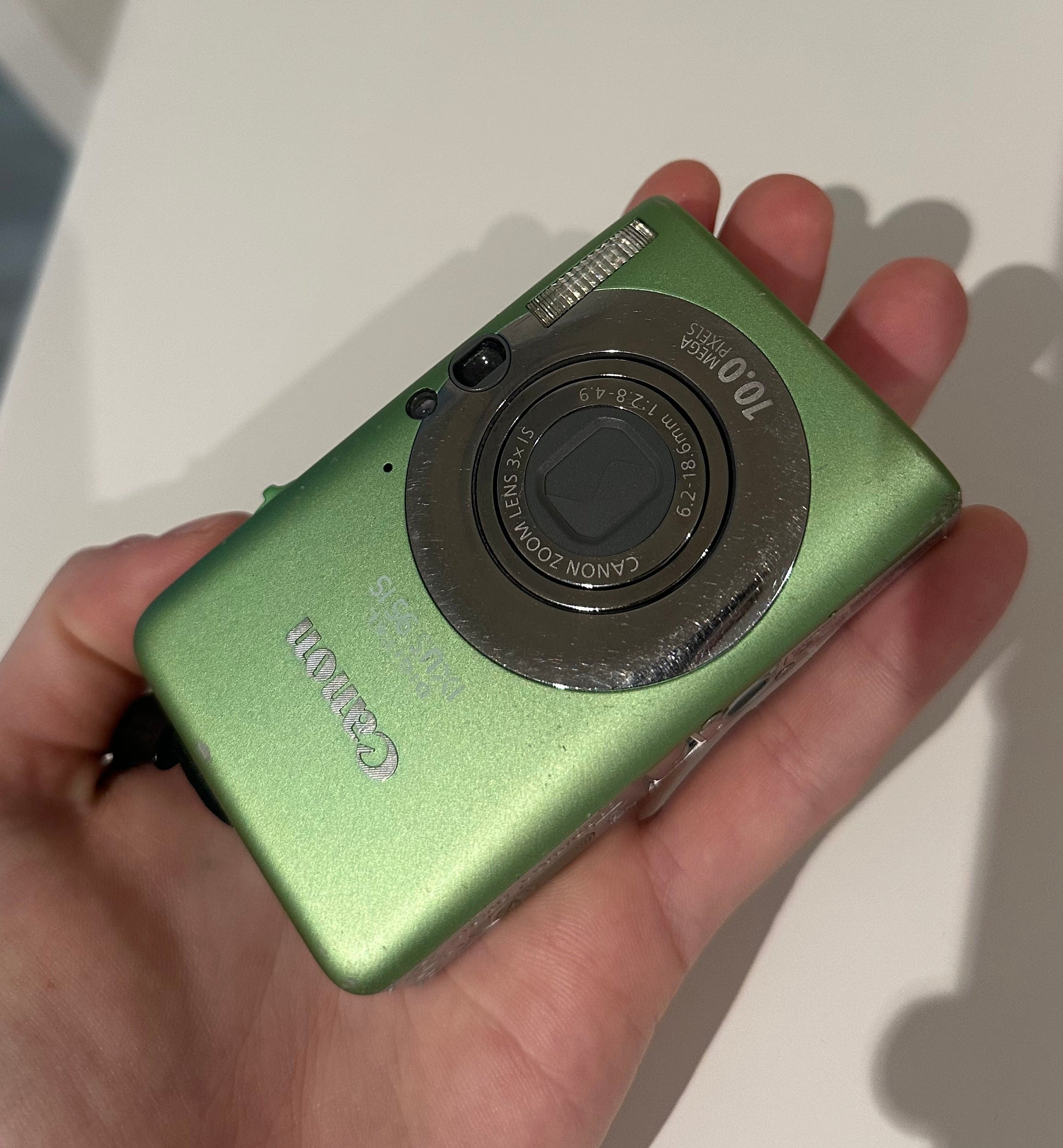 Green Canon IXUS 95 IS digital camera