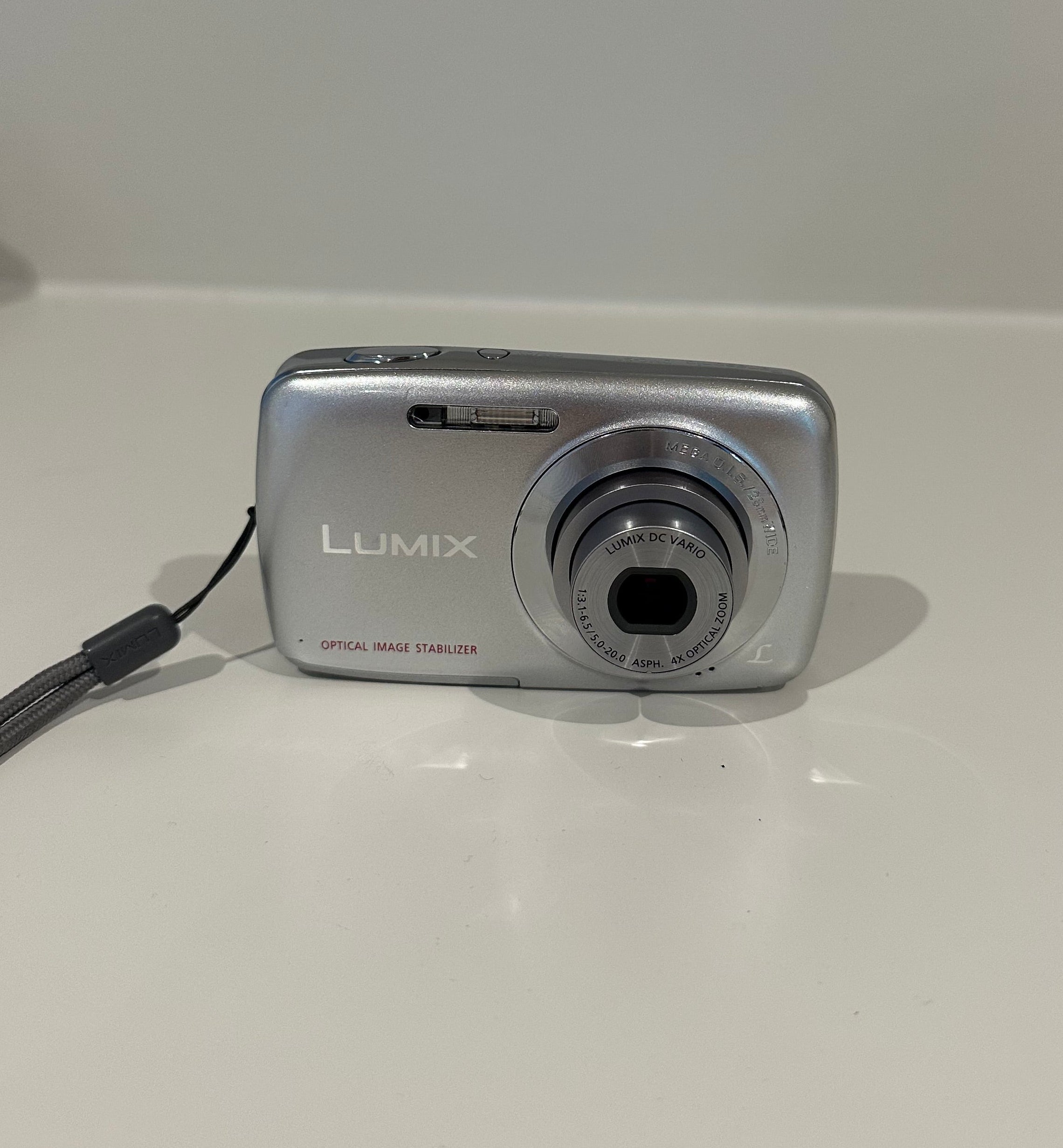 Lumix DMC-S1 digital camera