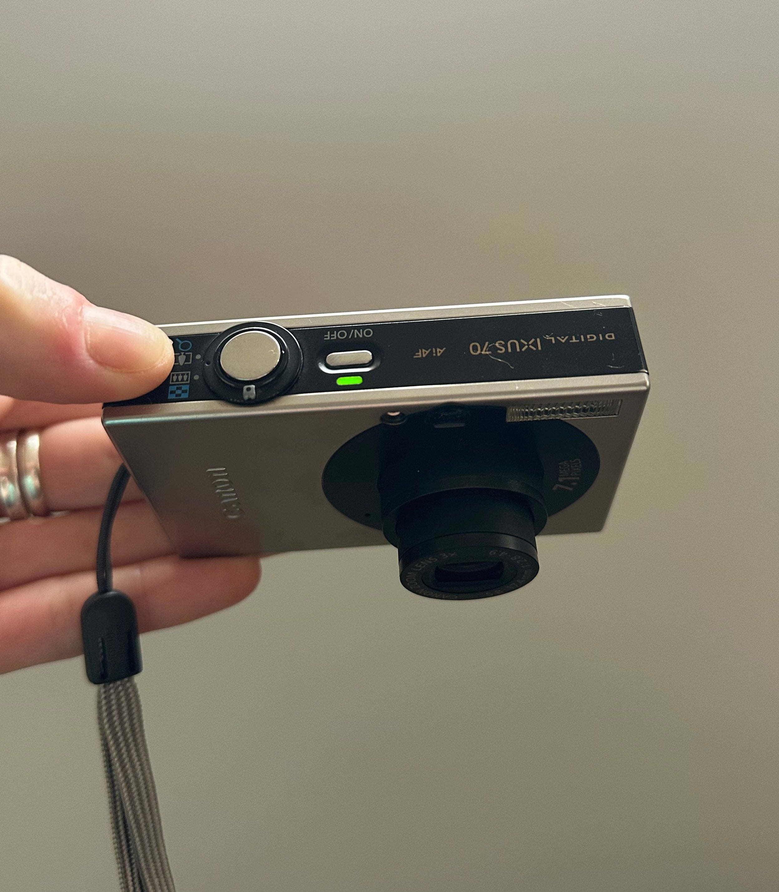 Canon IXUS 70 digital camera