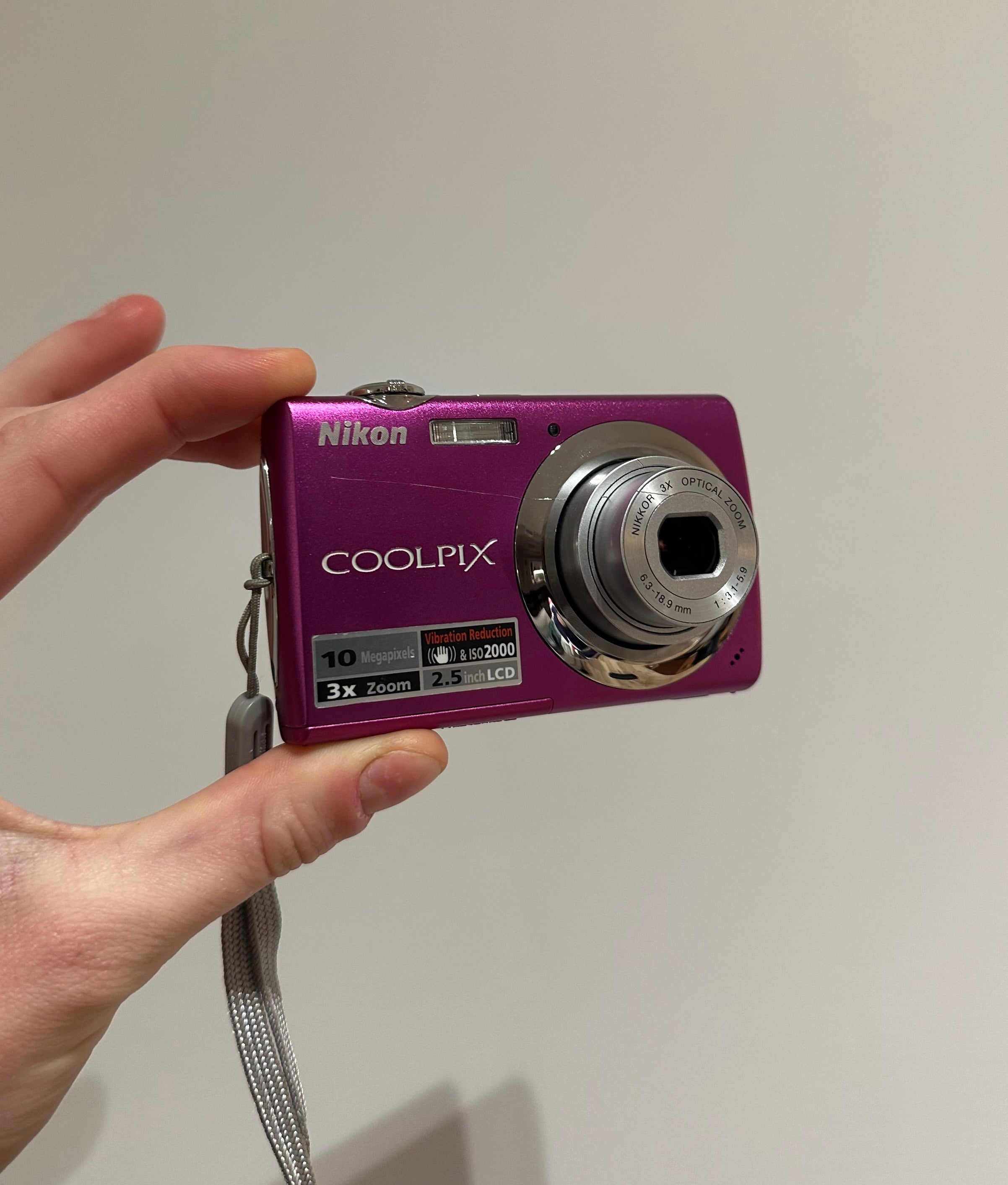 Purple Nikon Coolpix S220 digital camera