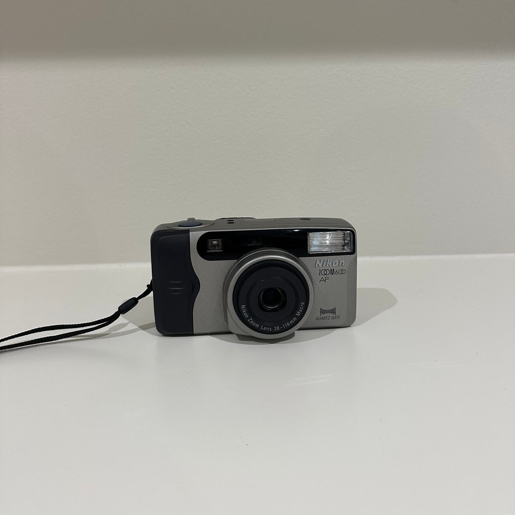 Nikon Zoom 600 AF 35mm film camera