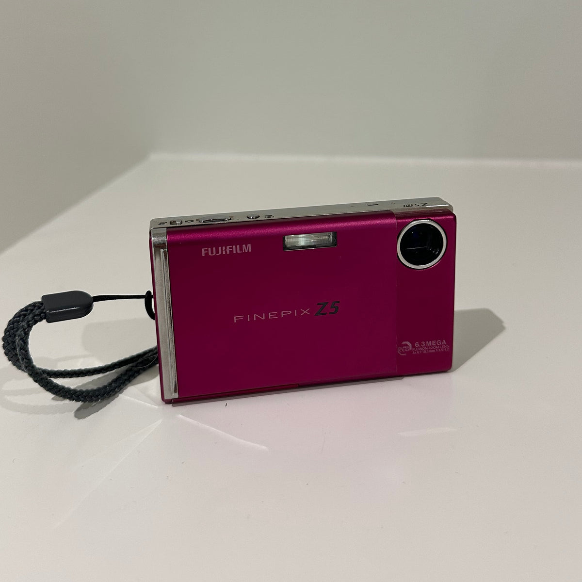 Hot pink Fujifilm Finepix Z5 digital camera