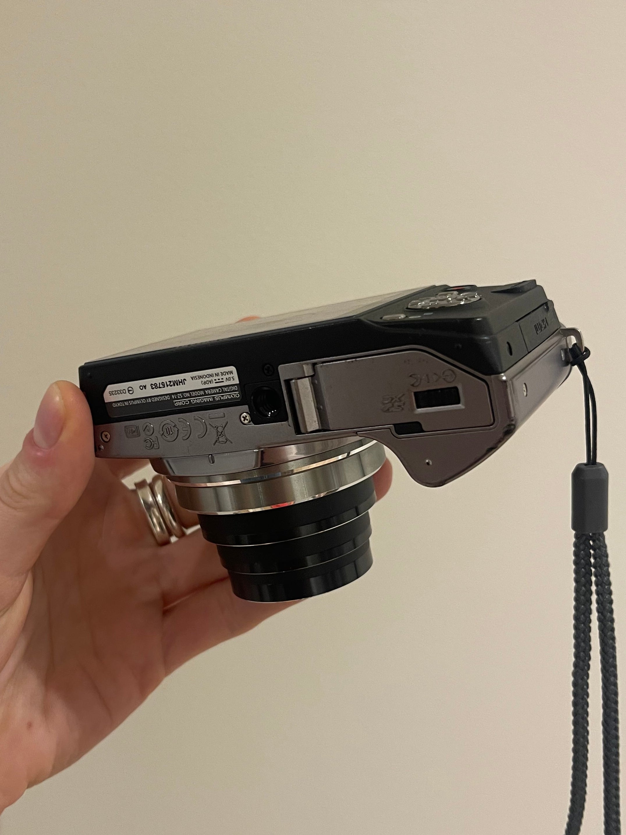 Olympus SZ-14 digital camera