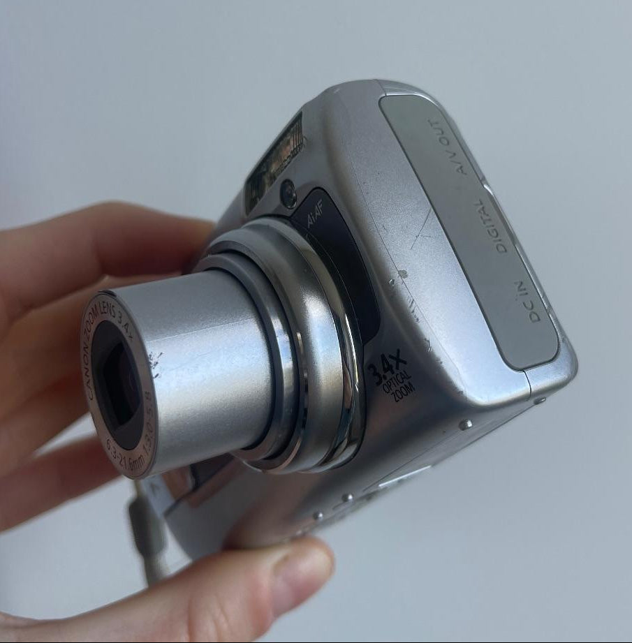 Canon PowerShot A470 digital camera